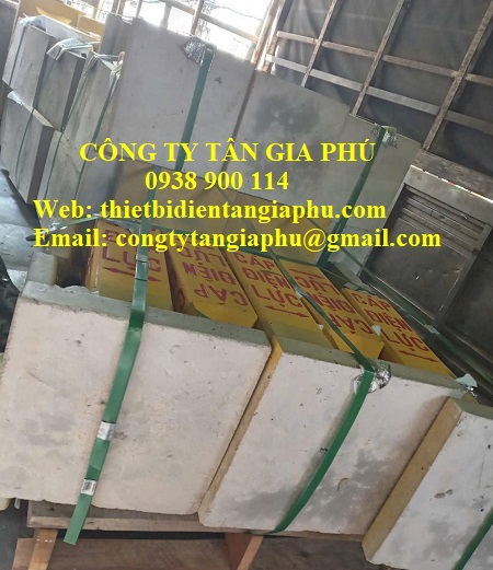 Cọc bê tông cảnh báo cáp có chân đế