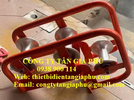 Con lăn kéo cáp góc